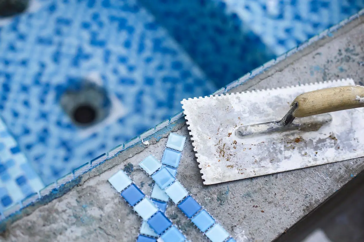 I materiali migliori per pavimentare la piscina - bairespiscine